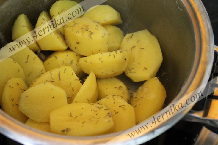 Запеченный картофель с розмарином