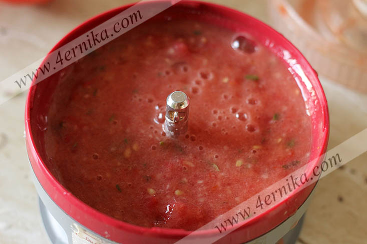 Морской окунь, запеченный в томатном соусе