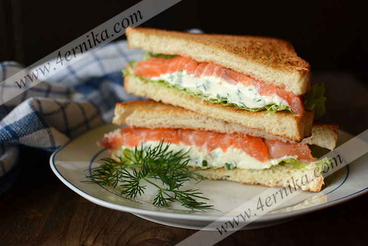 Сэндвич с малосольным лососем